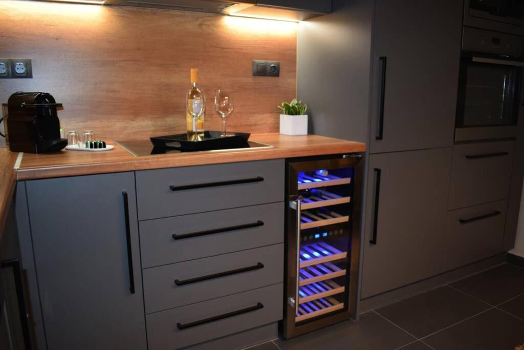 Ockto Luxurious Business Travel Apartment Атина Екстериор снимка
